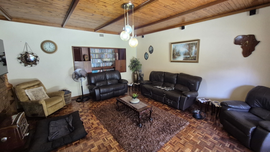 4 Bedroom Property for Sale in Jim Fouchepark Free State
